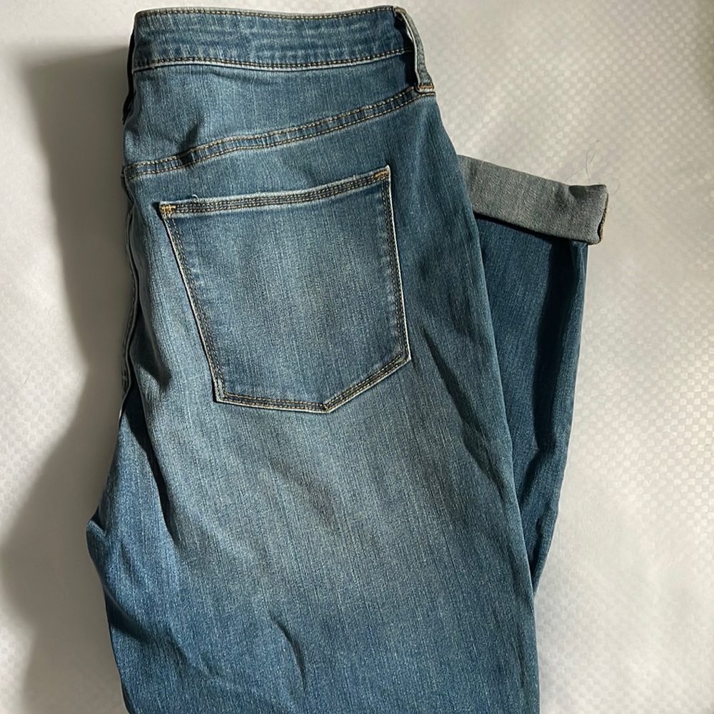 Ankle cropped jeans-medium wash